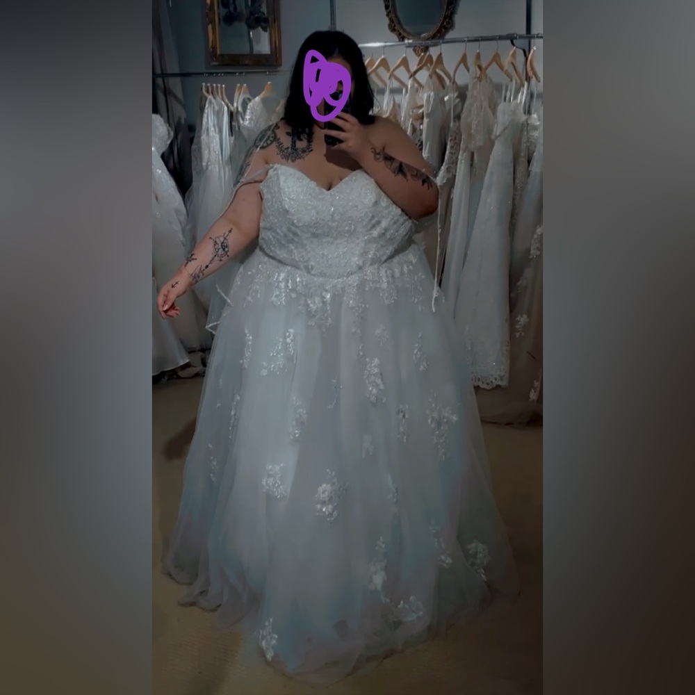 PLUS SIZE WEDDING DRESS - Picture 3 of 7